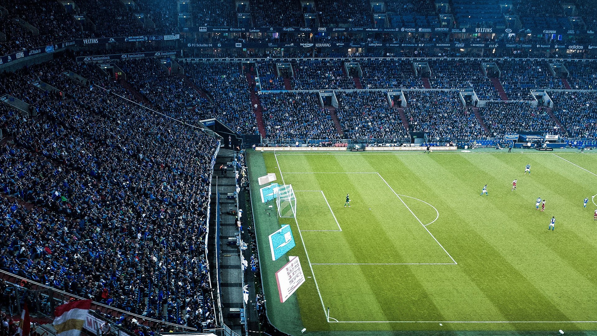 _跨界合作：时尚品牌助阵赛事风格升级_，时尚跨界联名